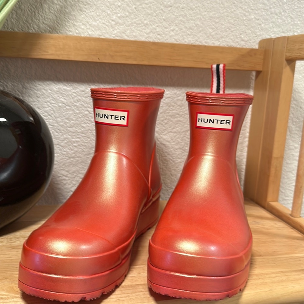 Brand new, never worn, coral, iridescent short Hunter rain boots.